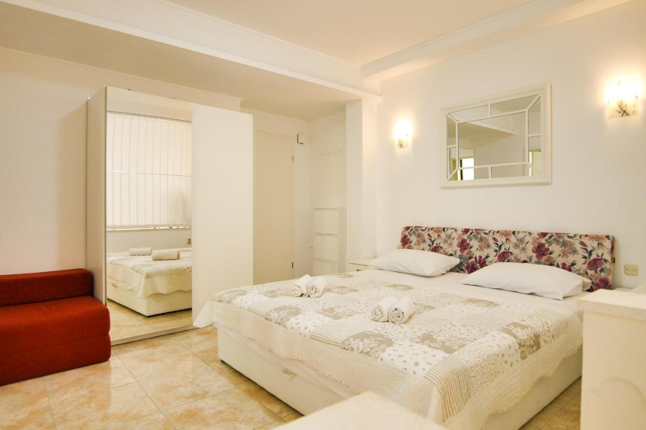 Apartments Babaja Omiš Esterno foto