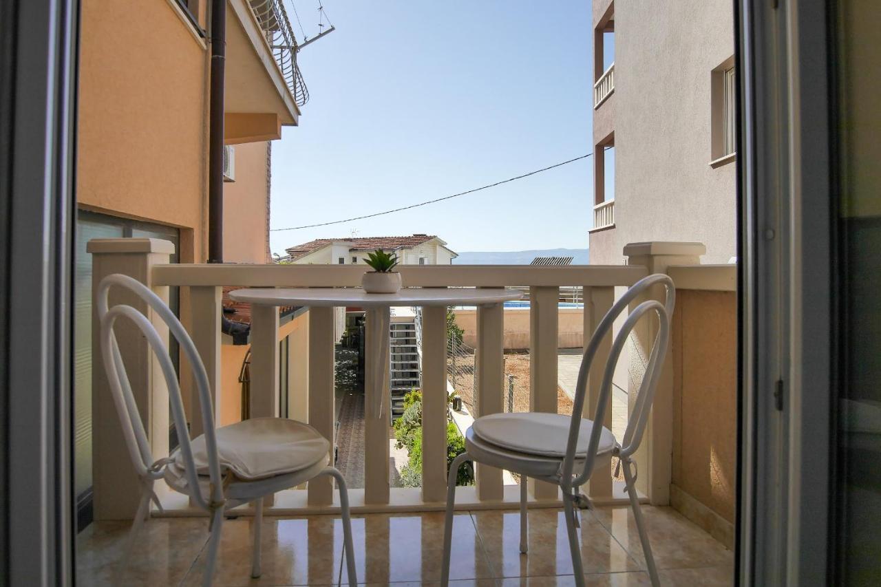 Apartments Babaja Omiš Esterno foto