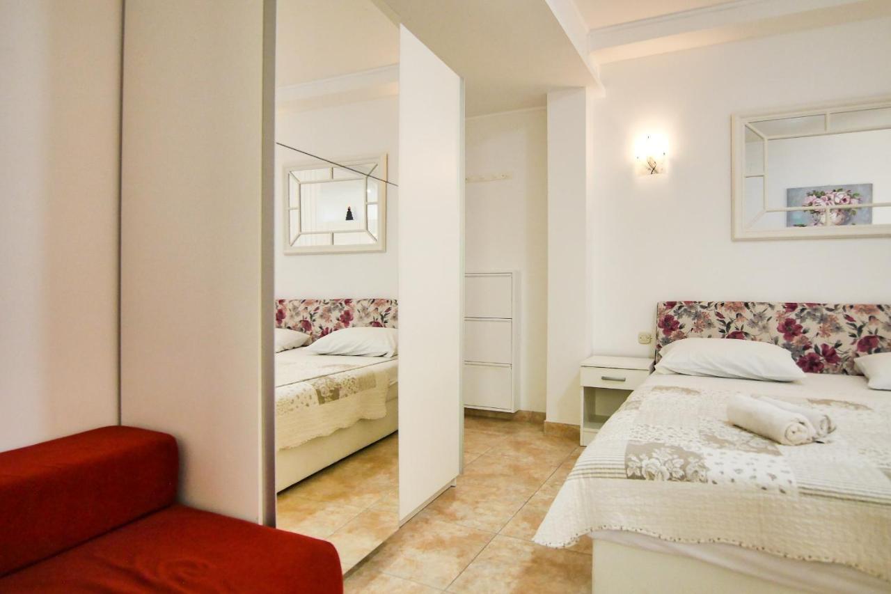 Apartments Babaja Omiš Esterno foto
