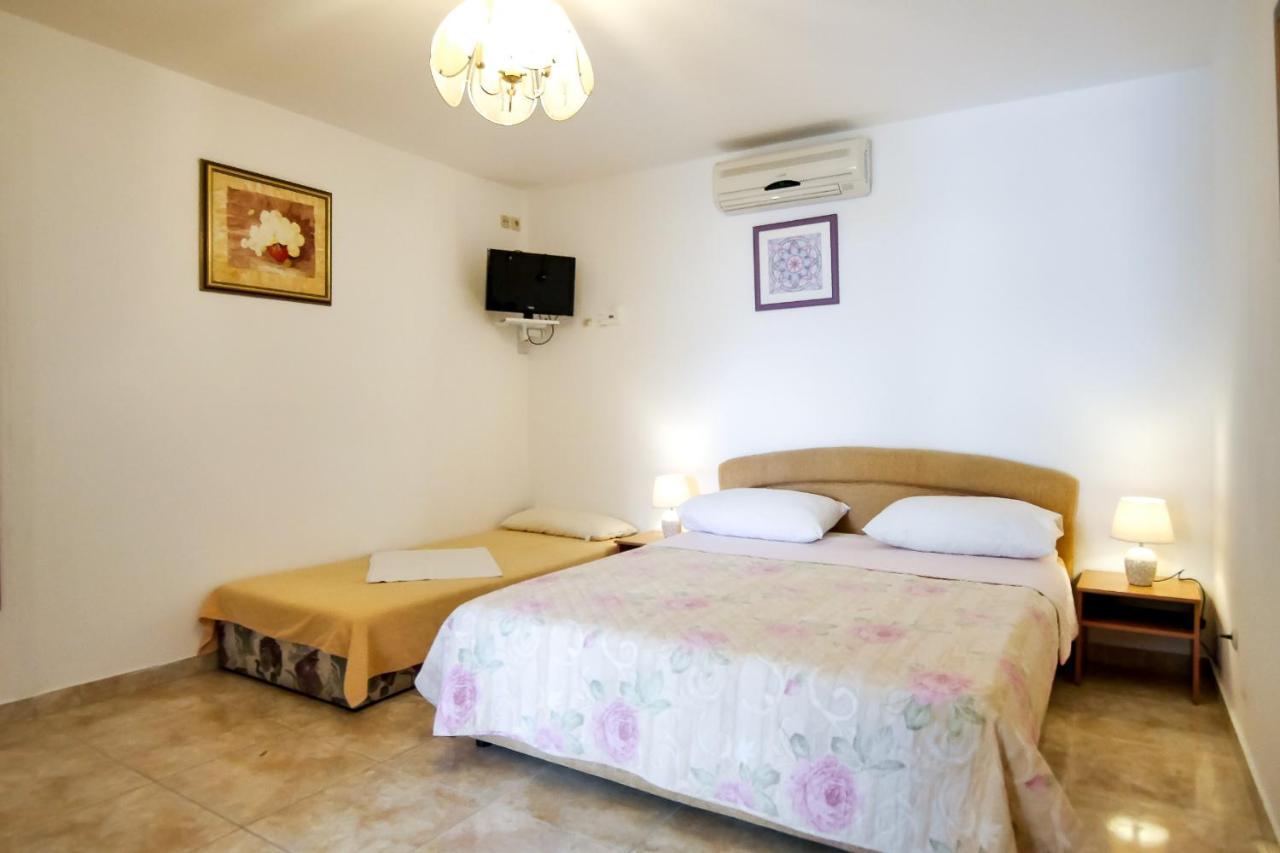 Apartments Babaja Omiš Esterno foto
