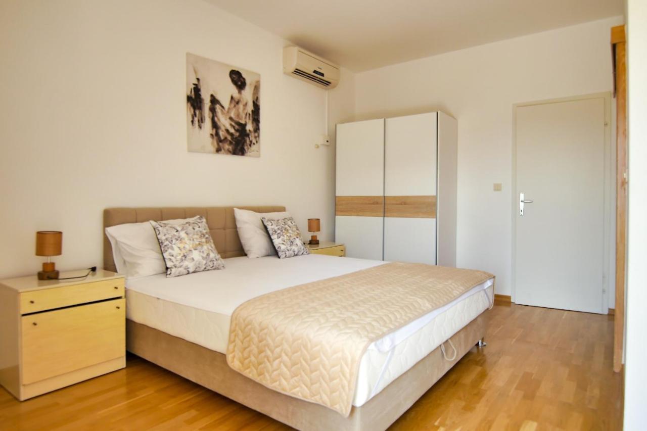 Apartments Babaja Omiš Esterno foto