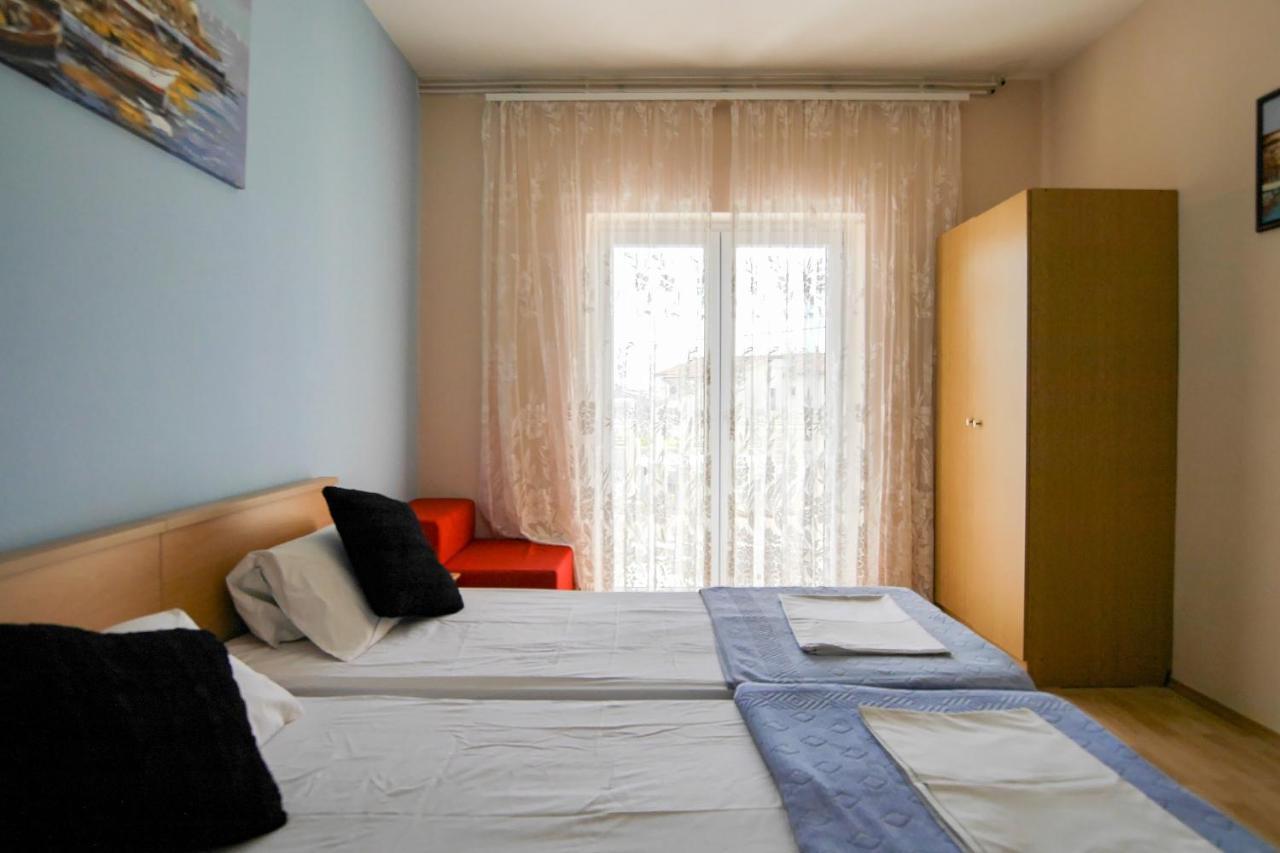 Apartments Babaja Omiš Esterno foto