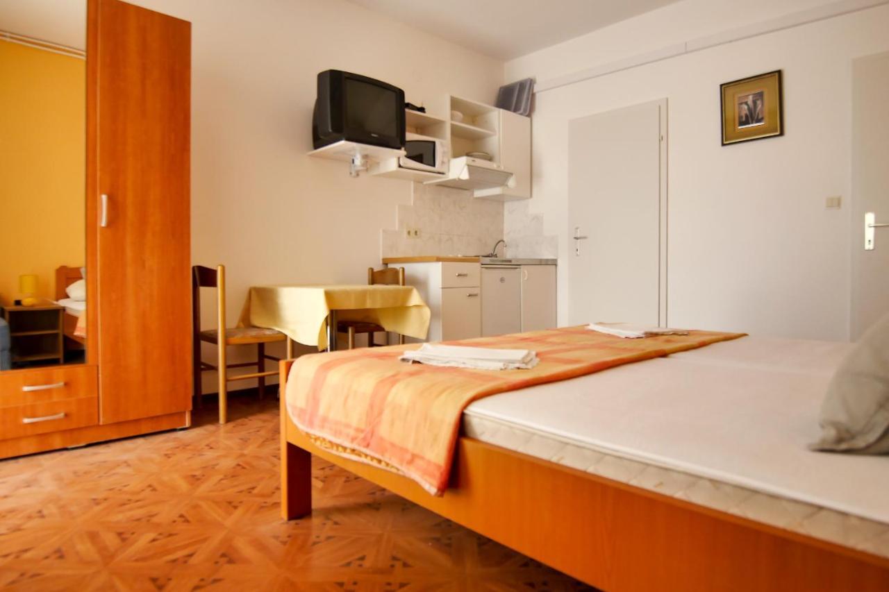 Apartments Babaja Omiš Esterno foto