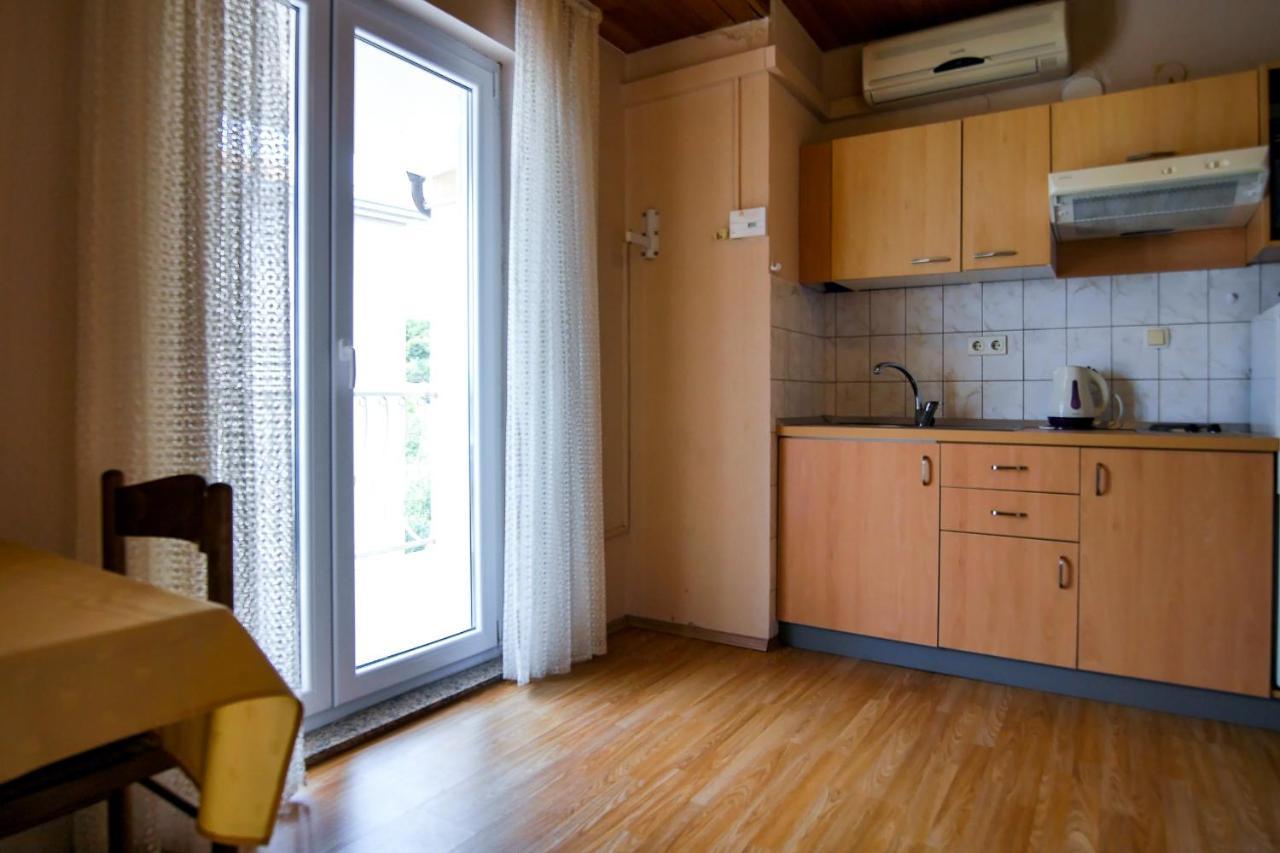Apartments Babaja Omiš Esterno foto