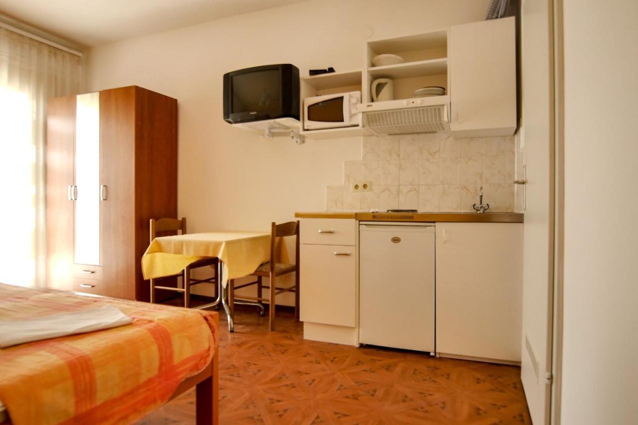Apartments Babaja Omiš Esterno foto