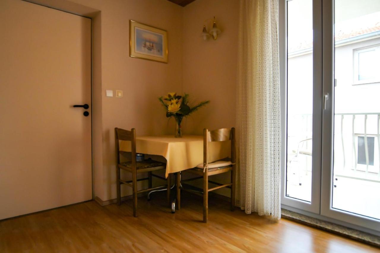 Apartments Babaja Omiš Esterno foto