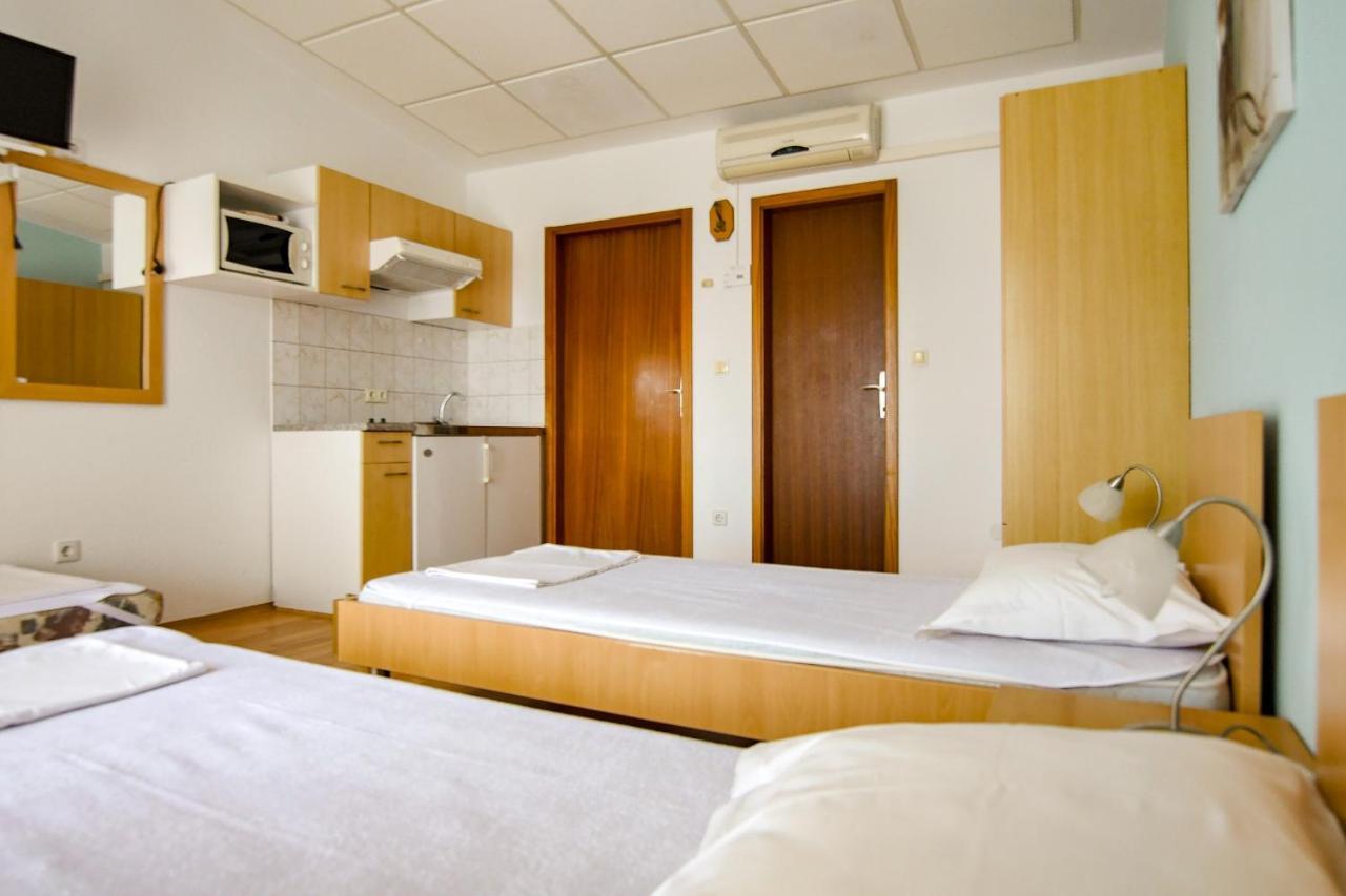 Apartments Babaja Omiš Esterno foto