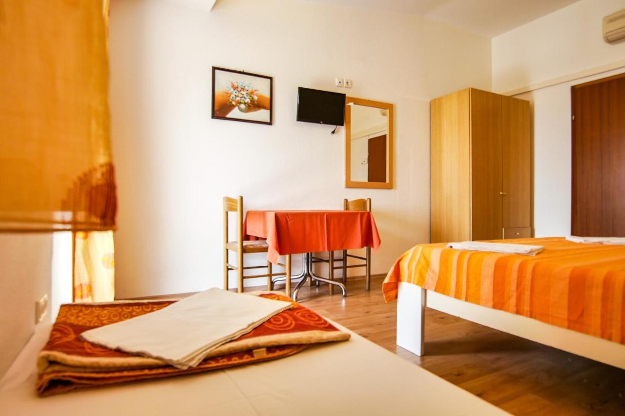 Apartments Babaja Omiš Esterno foto