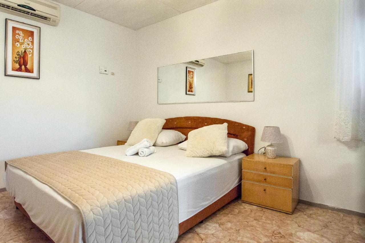 Apartments Babaja Omiš Esterno foto